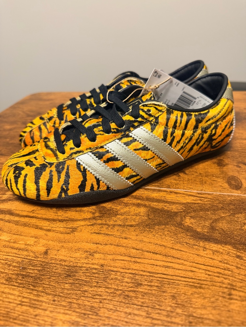 Adidas Womens Tokyo Tiger Print Sneakers in Yellow with Silver Stripes 6W